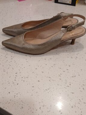 Stuart Weitzman Slingback Kitten Heels Champagne Size 7.5